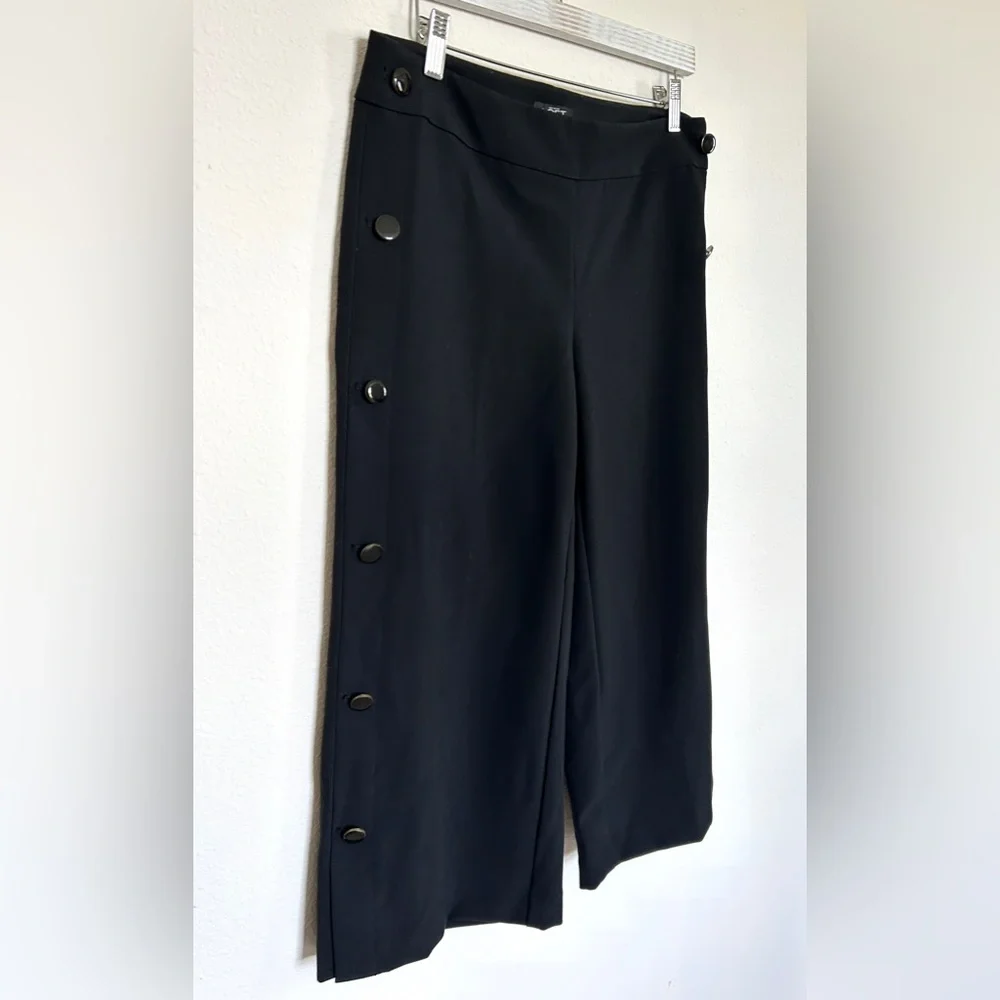 LOFT Woman’s‎ Pants Black Wide Leg Cropped Side Buttons Size 4 - Picture 5 of 16